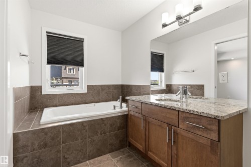 5833 Mullen Place Nw, Edmonton, AB 