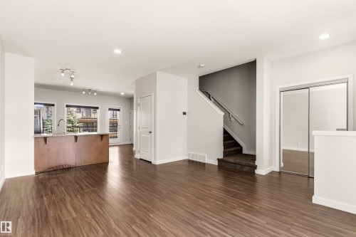 5833 Mullen Place Nw, Edmonton, AB 