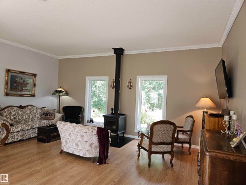 56320 Range Road 102A, Rural St. Paul County, AB - Indoor Photo Showing Living Room