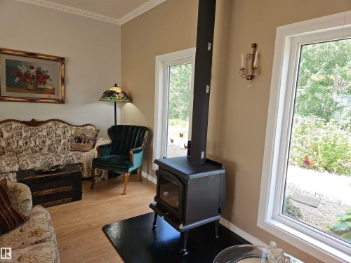 56320 Range Road 102A, Rural St. Paul County, AB - Indoor Photo Showing Living Room