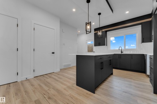 175 Graybriar Drive, Stony Plain, AB - Indoor Photo Showing Kitchen