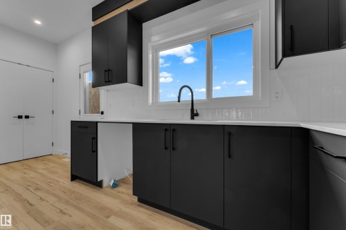175 Graybriar Drive, Stony Plain, AB - Indoor Photo Showing Kitchen
