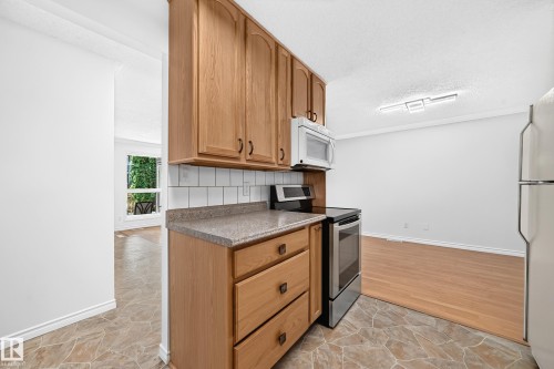 #40 3111 142 Av Nw, Edmonton, AB - Indoor Photo Showing Kitchen