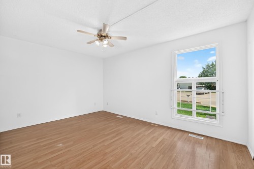 #40 3111 142 Av Nw, Edmonton, AB - Indoor Photo Showing Other Room