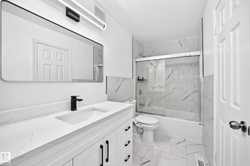 #40 3111 142 Av Nw, Edmonton, AB - Indoor Photo Showing Bathroom