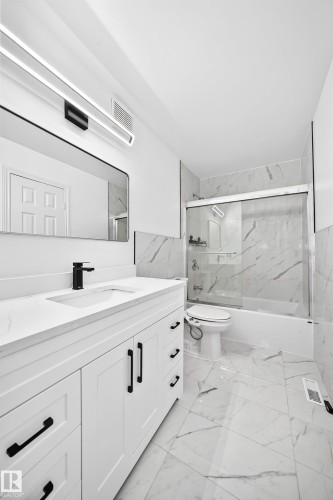 #40 3111 142 Av Nw, Edmonton, AB - Indoor Photo Showing Bathroom