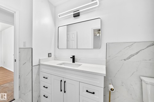 #40 3111 142 Av Nw, Edmonton, AB - Indoor Photo Showing Bathroom