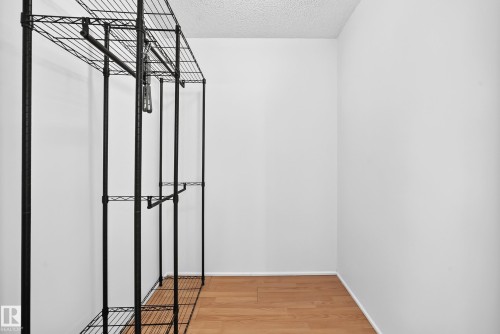 #40 3111 142 Av Nw, Edmonton, AB - Indoor Photo Showing Other Room