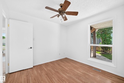 #40 3111 142 Av Nw, Edmonton, AB - Indoor Photo Showing Other Room