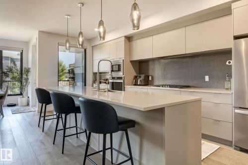 6805 Knox Loop Sw, Edmonton, AB - Indoor Photo Showing Kitchen With Upgraded Kitchen