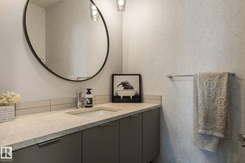 6805 Knox Loop Sw, Edmonton, AB - Indoor Photo Showing Bathroom