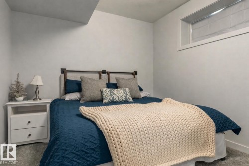 6805 Knox Loop Sw, Edmonton, AB - Indoor Photo Showing Bedroom