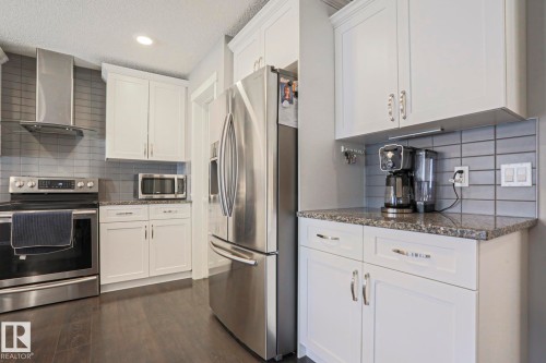 2033 Westerra Loop, Stony Plain, AB - Indoor Photo Showing Kitchen With Upgraded Kitchen
