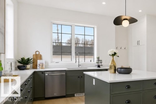 9703 68 Avenue Nw, Edmonton, AB - Indoor Photo Showing Kitchen
