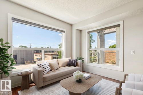 #217 10523 123 St Nw, Edmonton, AB - Indoor Photo Showing Living Room