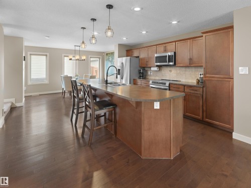 2132 Glenridding Way Sw, Edmonton, AB - Indoor Photo Showing Kitchen With Upgraded Kitchen