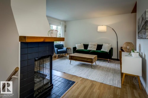 4024 121 St, Edmonton, AB - Indoor Photo Showing Other Room