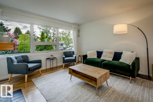 4024 121 St, Edmonton, AB - Indoor Photo Showing Living Room