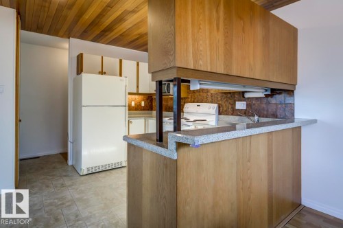 4024 121 St, Edmonton, AB - Indoor Photo Showing Kitchen