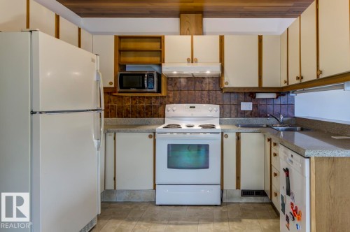 4024 121 St, Edmonton, AB - Indoor Photo Showing Kitchen