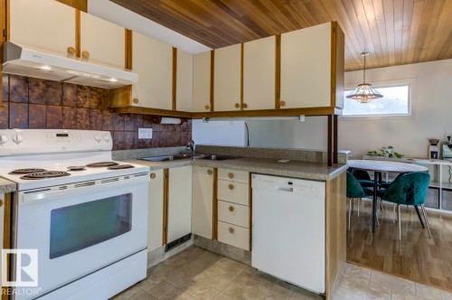 4024 121 St, Edmonton, AB - Indoor Photo Showing Kitchen