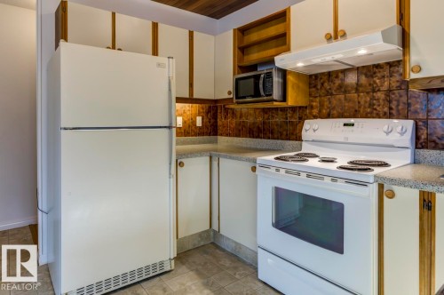 4024 121 St, Edmonton, AB - Indoor Photo Showing Kitchen