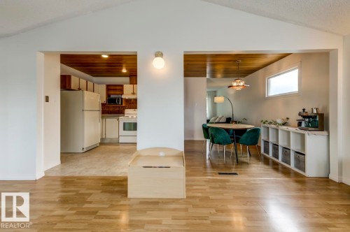 4024 121 St, Edmonton, AB - Indoor