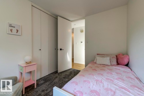 4024 121 St, Edmonton, AB - Indoor Photo Showing Bedroom