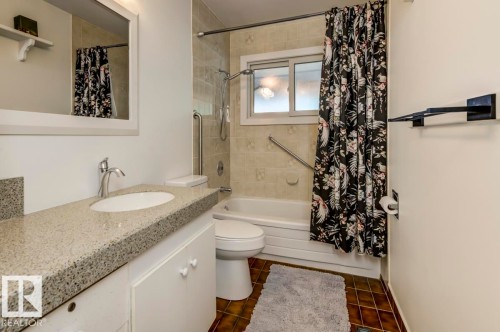 4024 121 St, Edmonton, AB - Indoor Photo Showing Bathroom