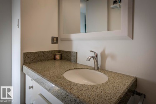 4024 121 St, Edmonton, AB - Indoor Photo Showing Bathroom