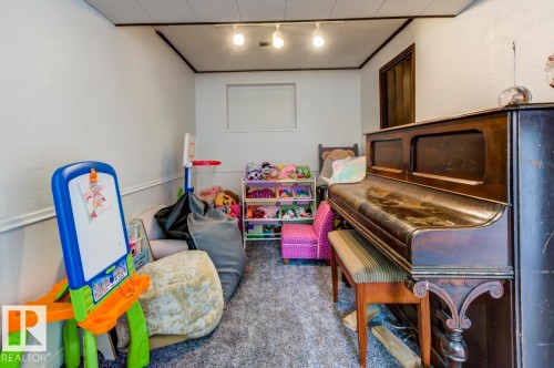 4024 121 St, Edmonton, AB - Indoor