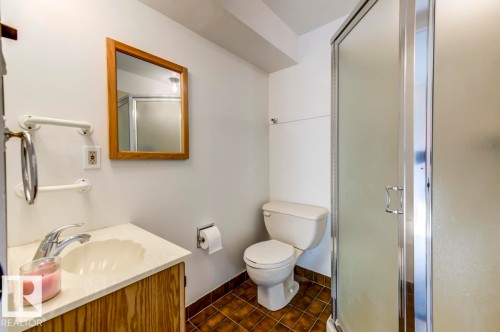 4024 121 St, Edmonton, AB - Indoor Photo Showing Bathroom
