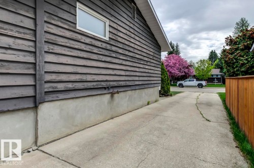 4024 121 St, Edmonton, AB - Outdoor