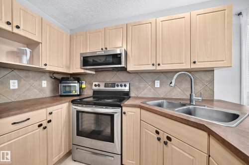 1126 Grantham Drive Nw, Edmonton, AB - Indoor Photo Showing Kitchen With Double Sink