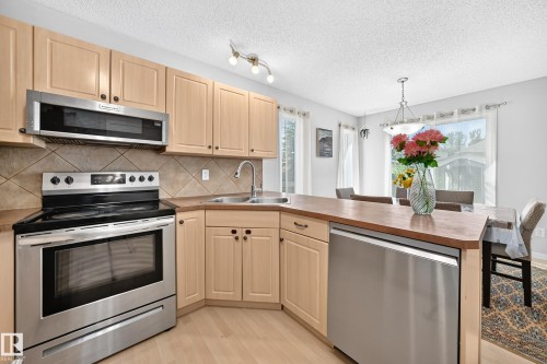 1126 Grantham Drive Nw, Edmonton, AB - Indoor Photo Showing Kitchen With Double Sink