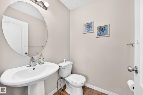 1126 Grantham Drive Nw, Edmonton, AB - Indoor Photo Showing Bathroom