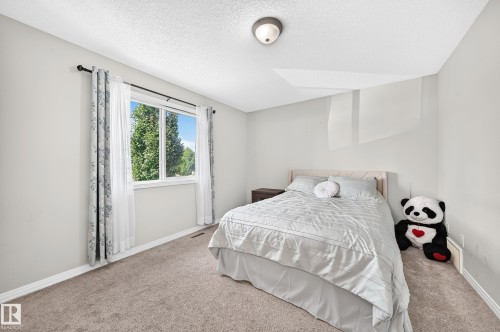 1126 Grantham Drive Nw, Edmonton, AB - Indoor Photo Showing Bedroom