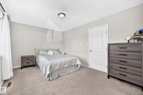 1126 Grantham Drive Nw, Edmonton, AB - Indoor Photo Showing Bedroom