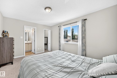 1126 Grantham Drive Nw, Edmonton, AB - Indoor Photo Showing Bedroom
