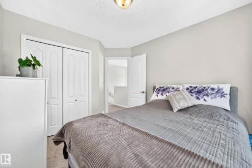 1126 Grantham Drive Nw, Edmonton, AB - Indoor Photo Showing Bedroom