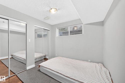 1126 Grantham Drive Nw, Edmonton, AB - Indoor Photo Showing Bedroom