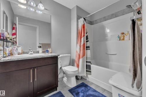 3127 16 Avenue Nw, Edmonton, AB - Indoor Photo Showing Bathroom