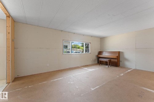 Spacious interior room featuring a large window, neutral-toned walls, and a textured ceiling - 219 Lee Ridge Road, Edmonton, AB - Indoor Photo Showing Other Room