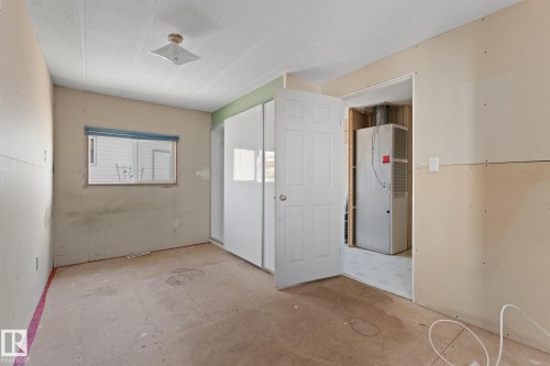 Image quality insufficient for description - 219 Lee Ridge Road, Edmonton, AB - Indoor Photo Showing Other Room
