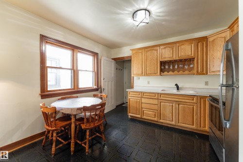 11108 81 Avenue Nw, Edmonton, AB - Indoor