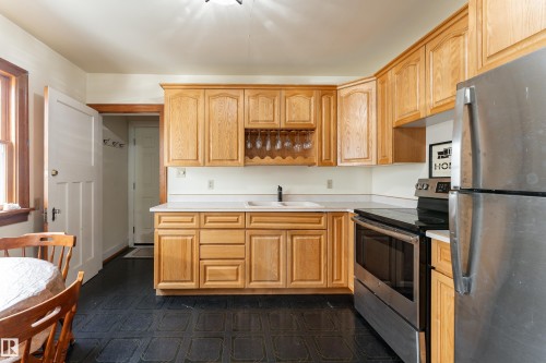 11108 81 Avenue Nw, Edmonton, AB - Indoor Photo Showing Kitchen With Double Sink