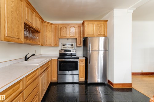 11108 81 Avenue Nw, Edmonton, AB - Indoor Photo Showing Kitchen
