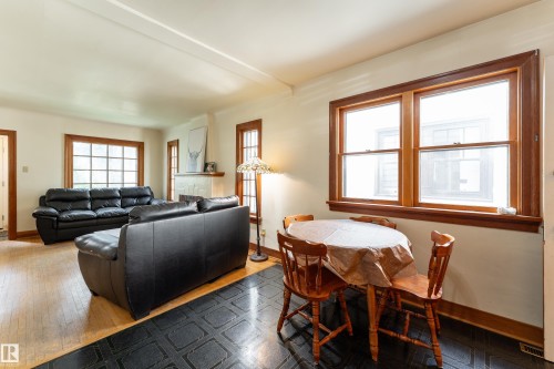 11108 81 Avenue Nw, Edmonton, AB - Indoor