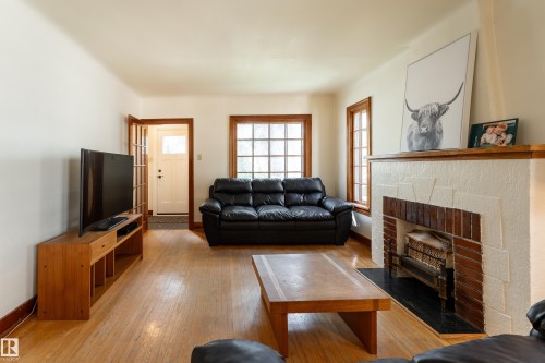 11108 81 Avenue Nw, Edmonton, AB - Indoor Photo Showing Living Room With Fireplace
