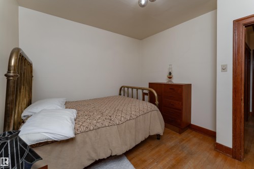 11108 81 Avenue Nw, Edmonton, AB - Indoor Photo Showing Bedroom